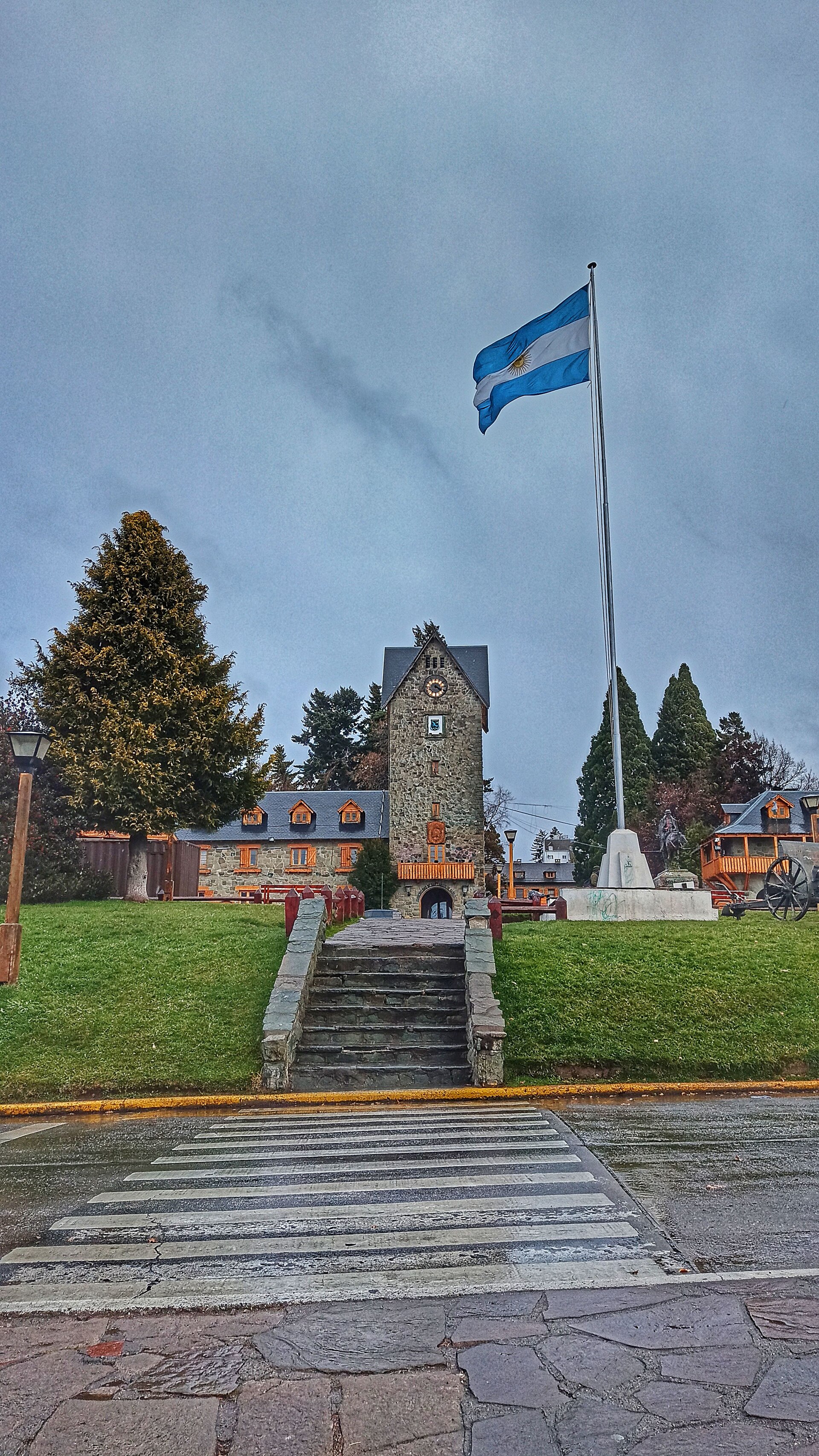 Centro Cívico de San Carlos de Bariloche con su torre del reloj